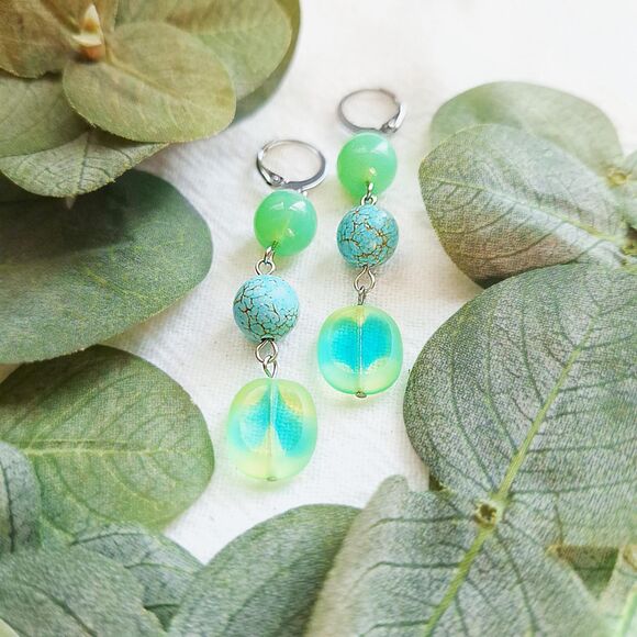 Turquoise Howlite Dangle Earrings, Funky Retro Stone Earrings, Vibrant Artsy - Picture 6 of 7